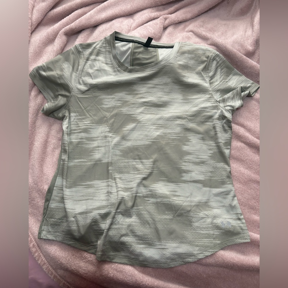 ⭐️Under armour green short sleeve women’s XL